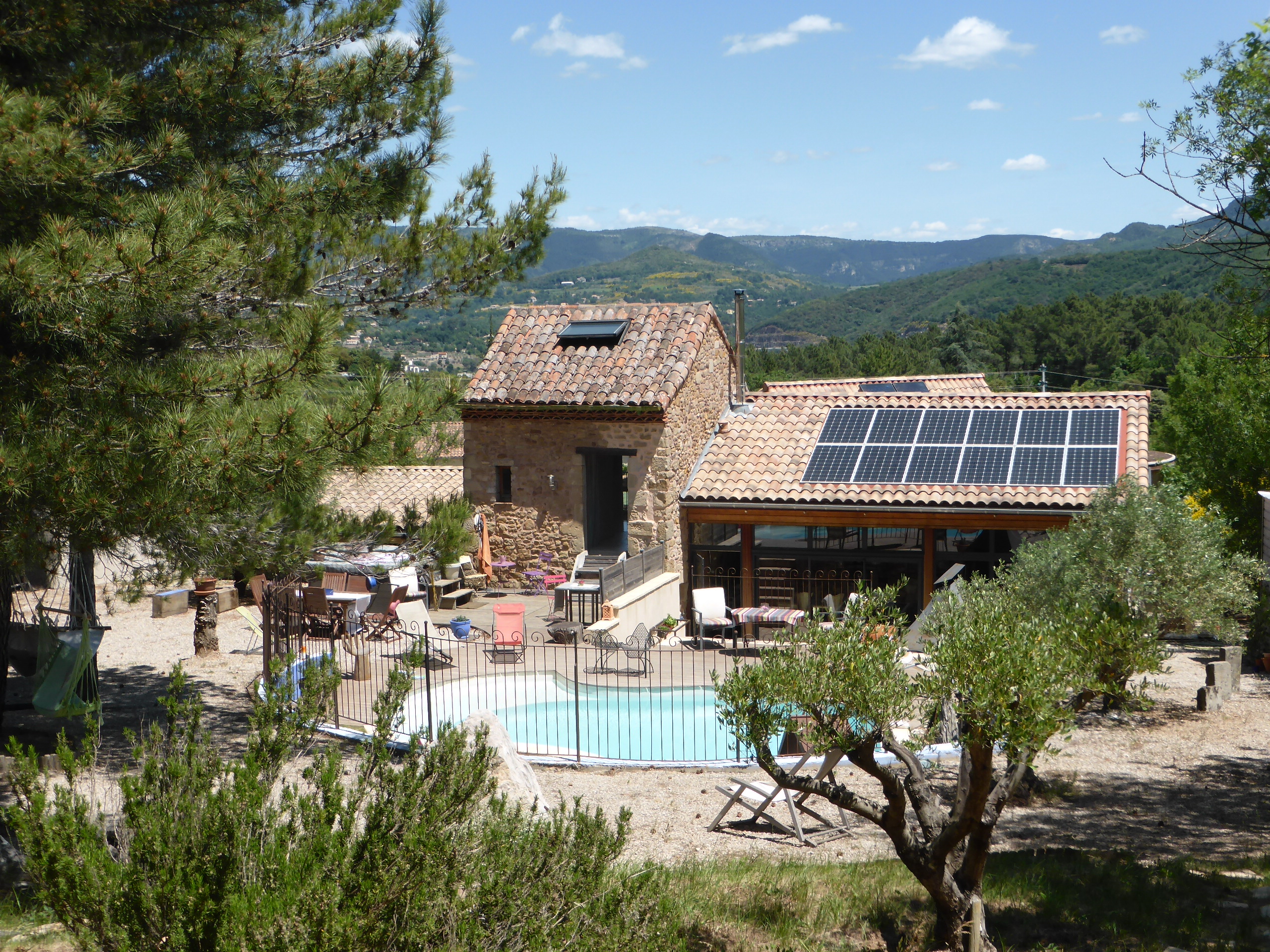 L'Amourier,jardin et piscine