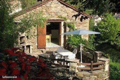 Maison en pierre au bord de l'eau (Marc Tuffery ?) LEBONCOIN