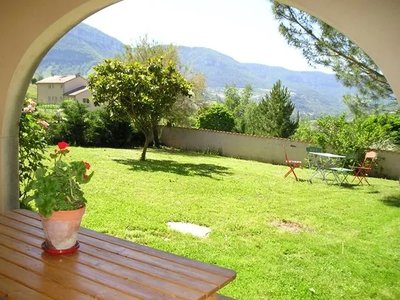Vue de la terrasse sur le Causse Noir