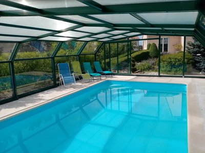 La piscine couverte privative au gîte