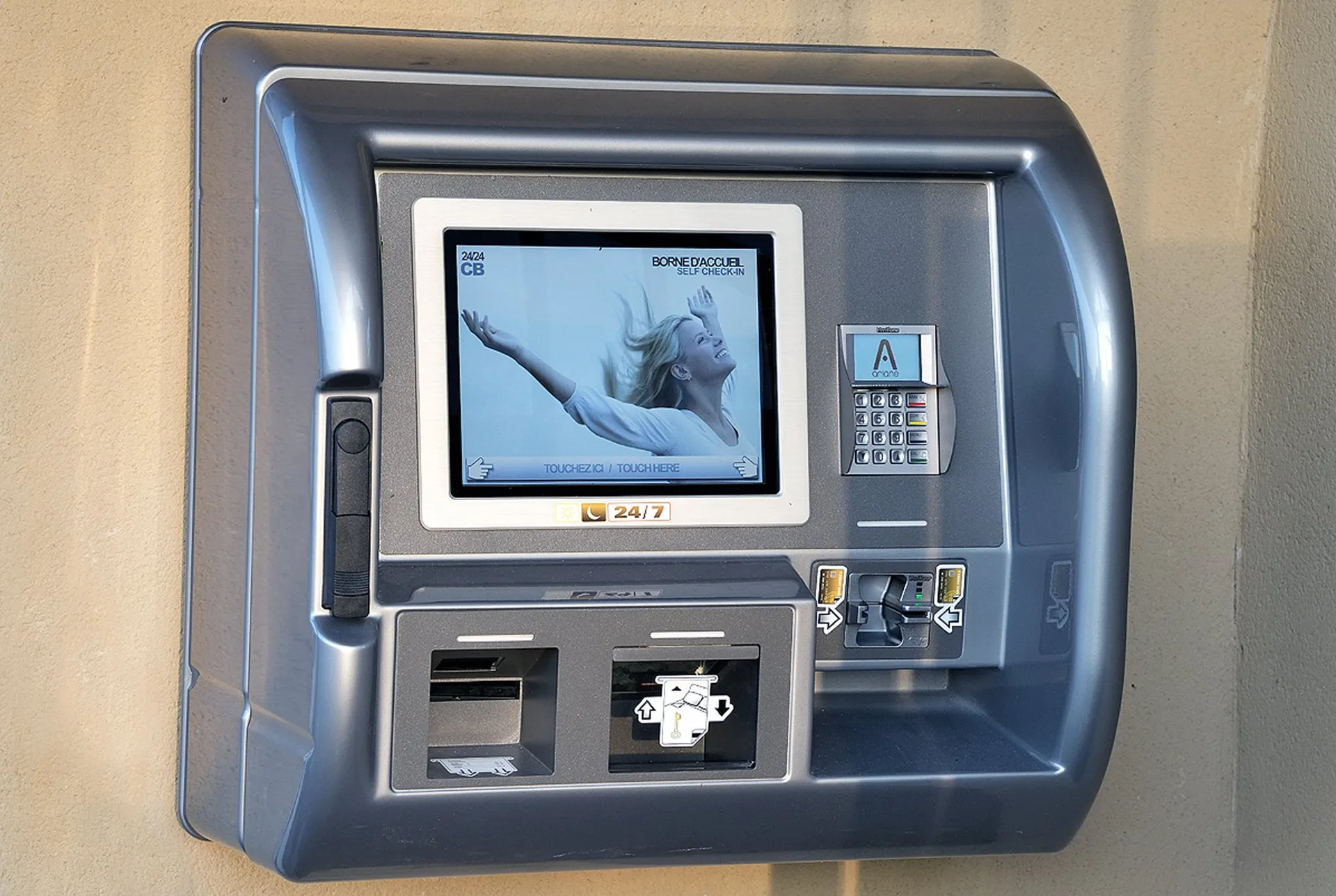 Borne d'accés 24/24