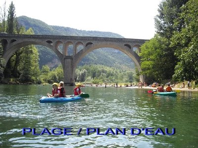 La plage sous le pont du Rozier