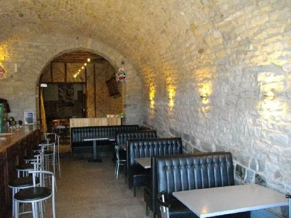Bar-Restaurant- Pizzeria "Les Douves"-1©L-CREYSSELS-Causses-Aubrac.jpeg