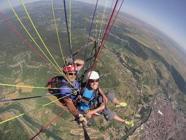 Vol au-dessus de Millau
