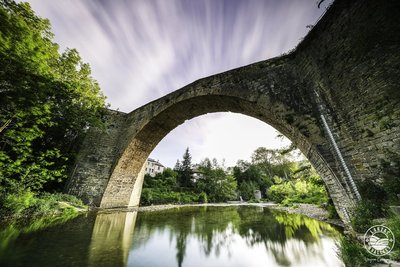 Se rafraichir sous le pont de Nant