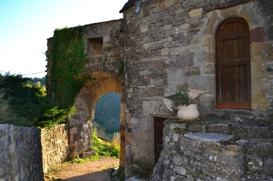 Randonnées pédestres au départ de St Saturnin de Lenne