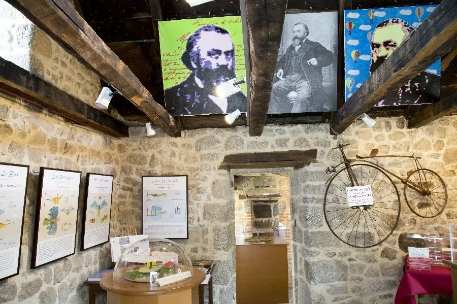 Espace Charles de Louvrié