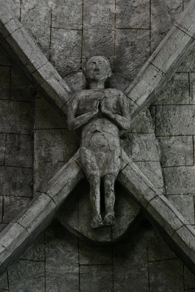 Gisant en Clé de voûte - Eglise St-Thomas de Cantorbéry