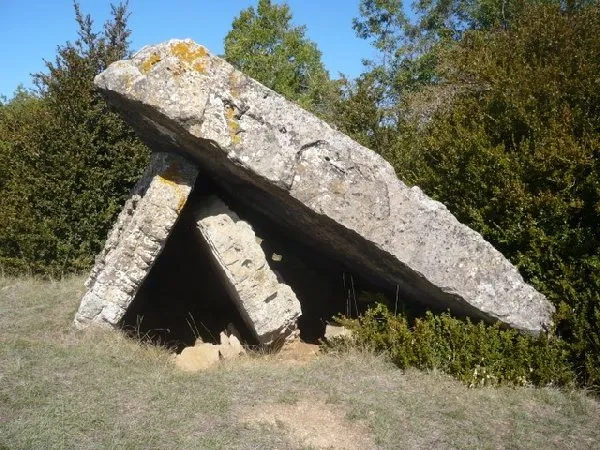 Dolmen de La Glène "Peyrelevade"