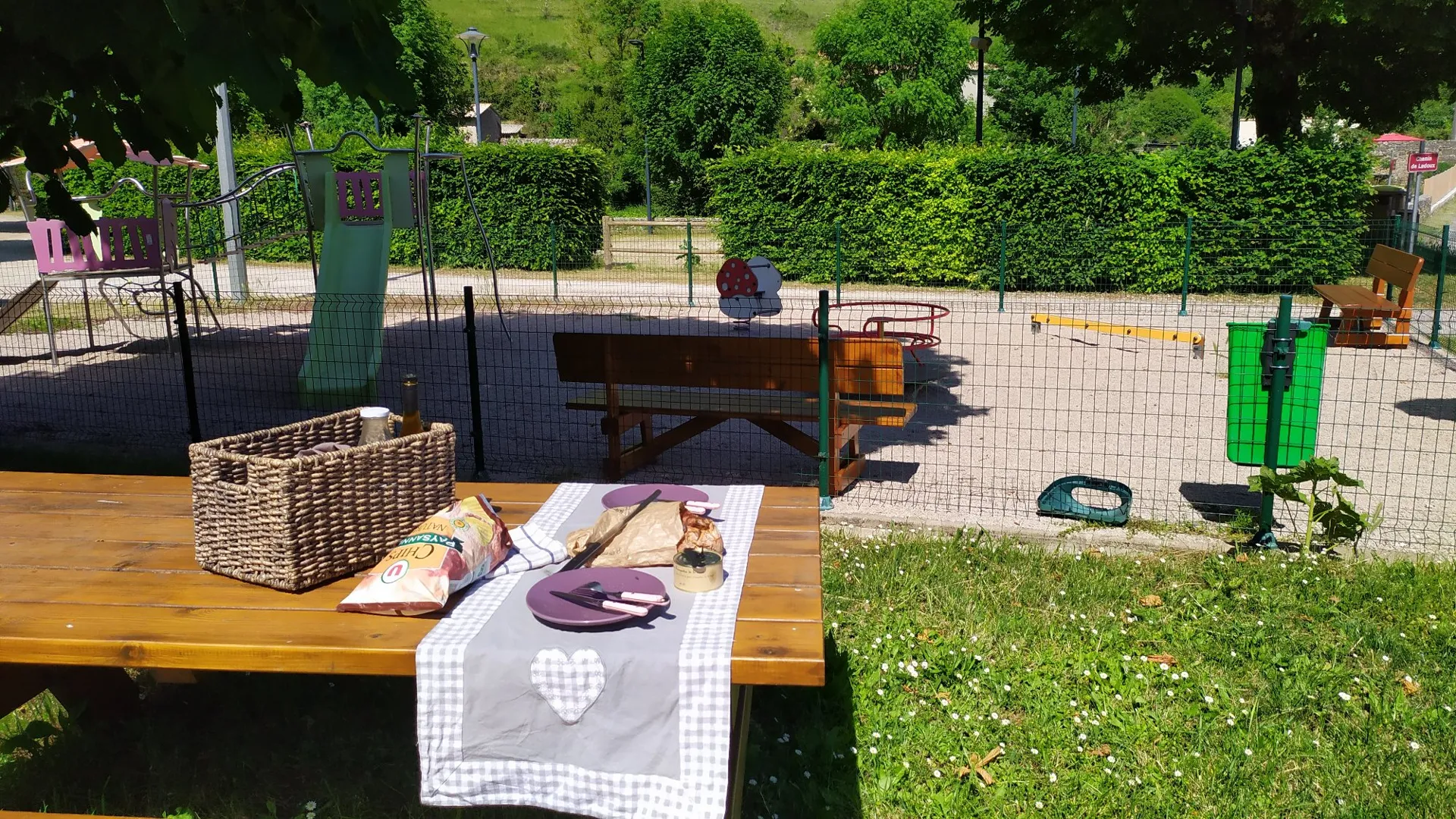 Aire de pique-nique et de jeux