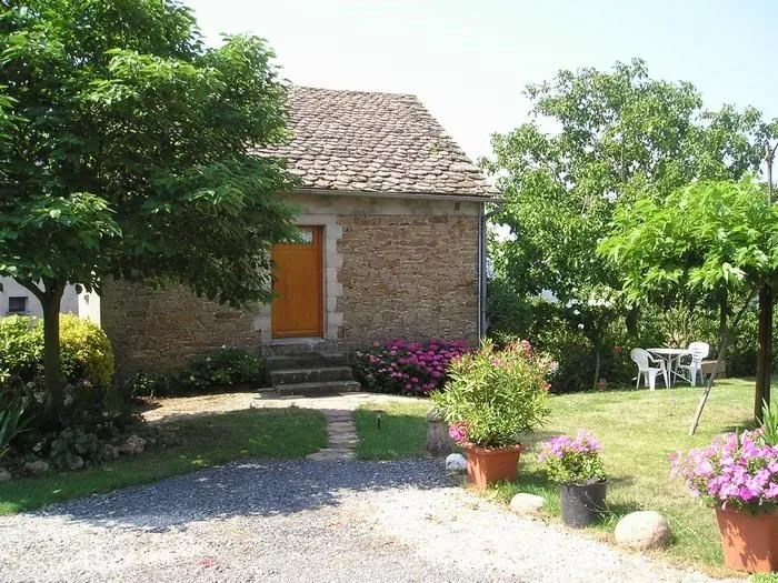 Mme Yvette CROS - NC