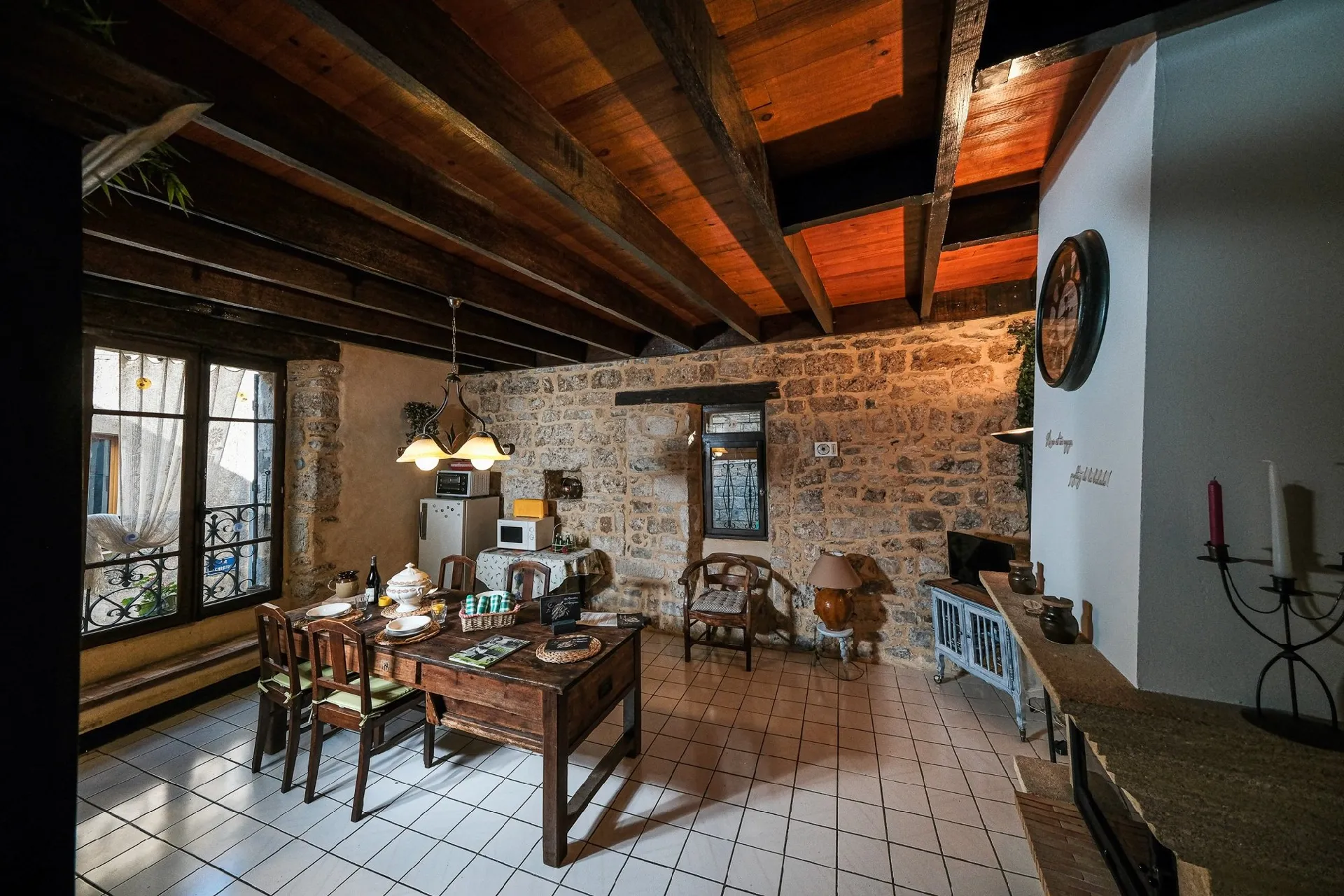 La grande pièce de vie totalement authentique !