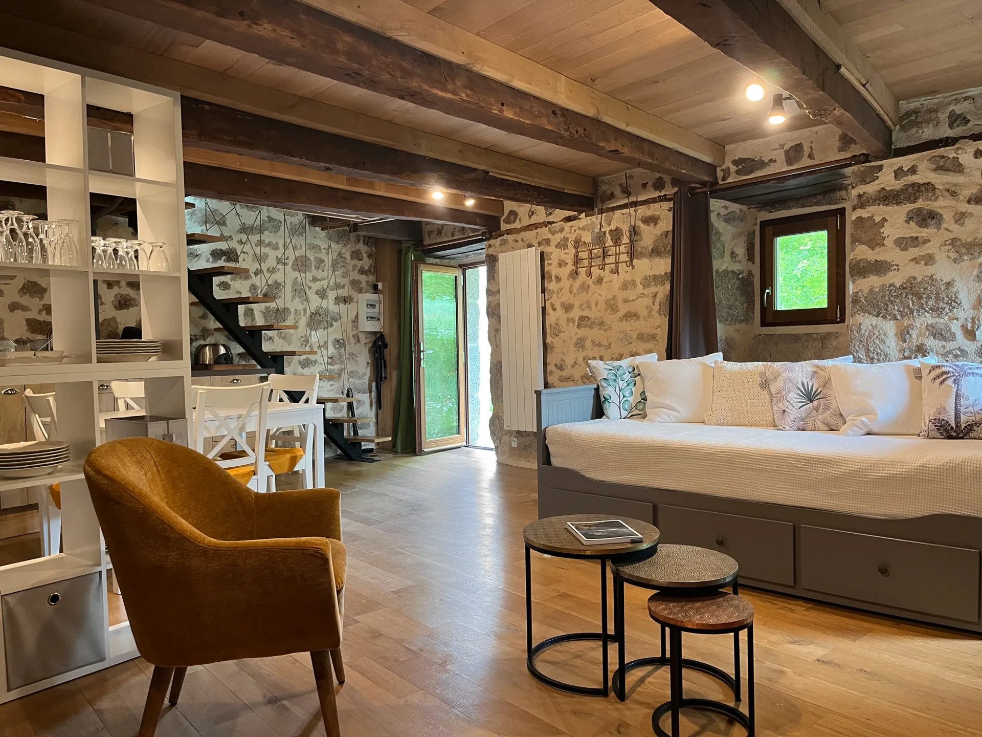 Vue de l'intérieur du gîte Le Chant de Grillon