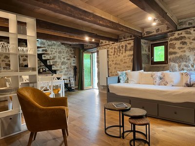 Vue de l'intérieur du gîte Le Chant de Grillon