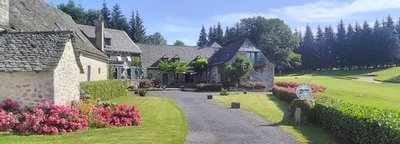 Domaine de Mézeyrac Hôtel gîtes Golf de Laguiole