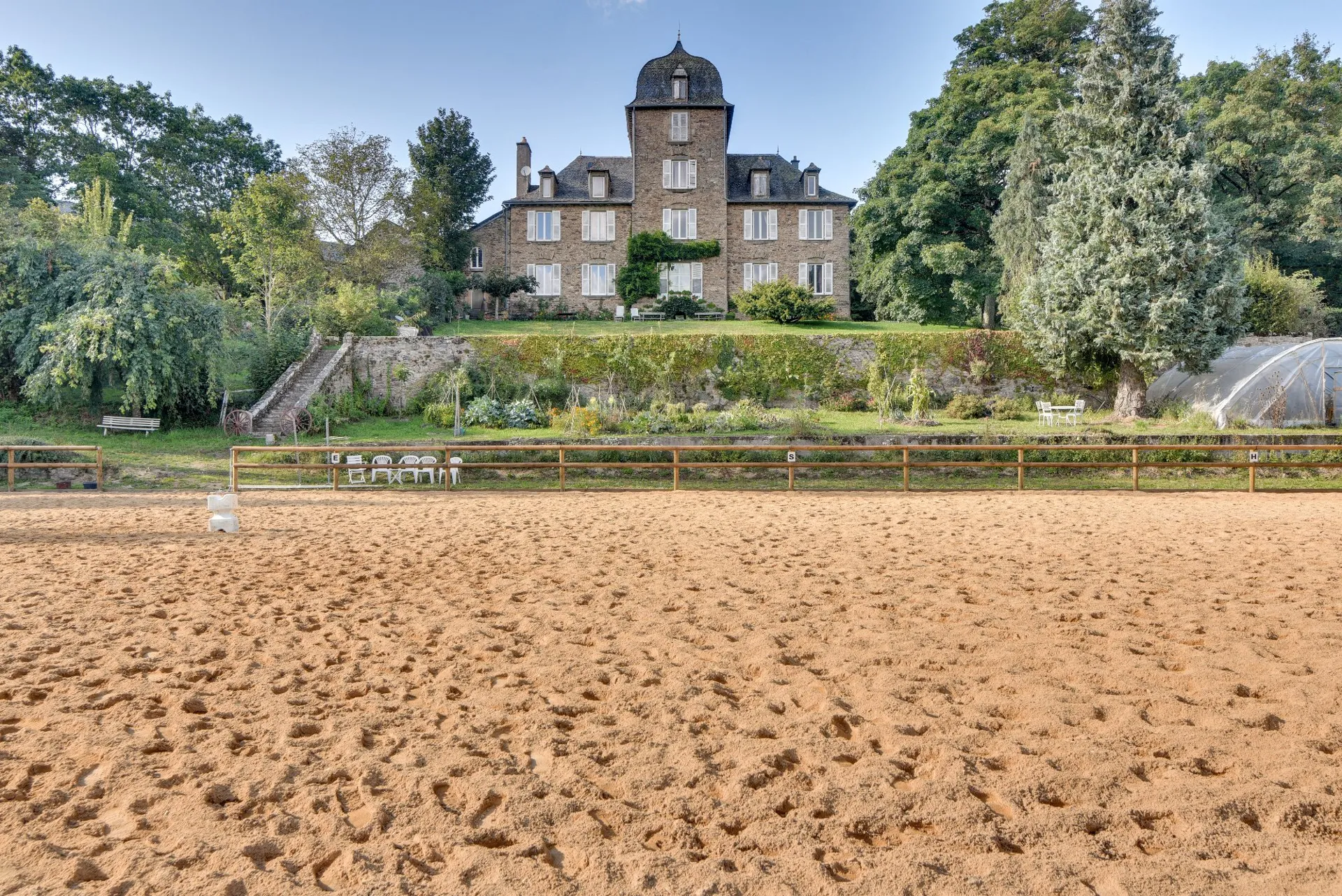 Château de Linars - L'aile du château