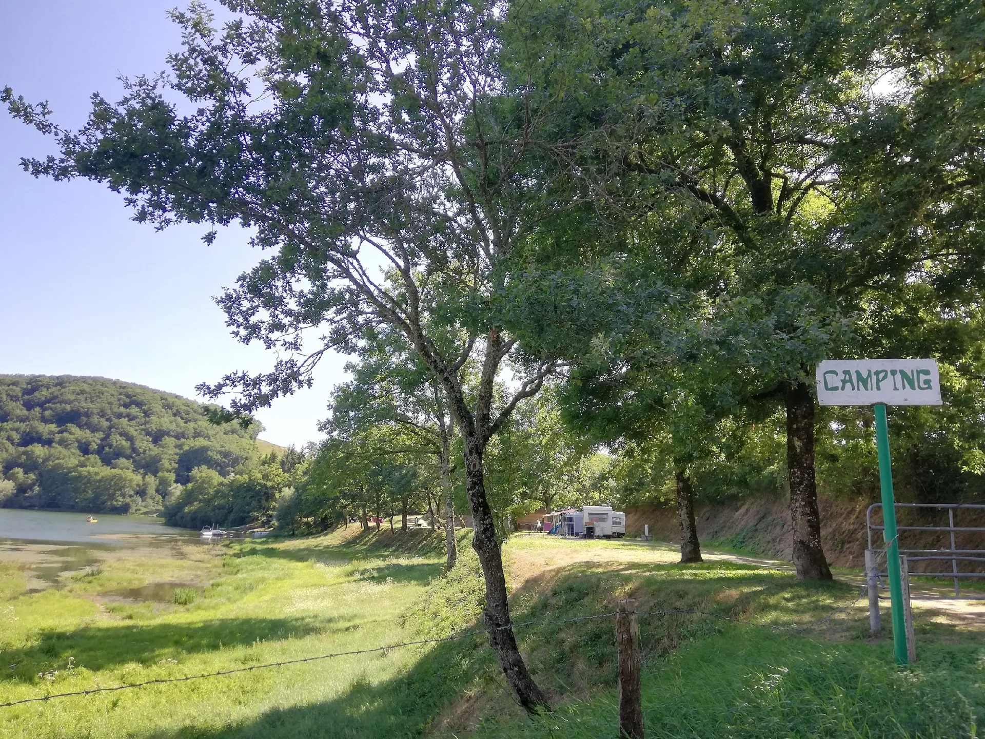 CAMPING LES MOULINOCHES - Lac de Pont de Salars