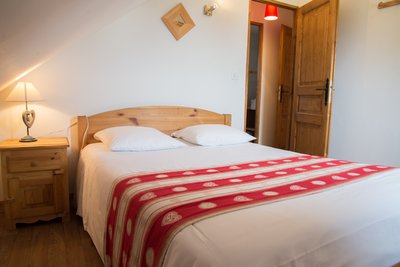 AUMONT_AUBRAC_LZV038_4-6pers_chambre1(2)