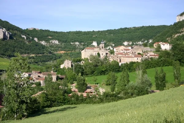 Saint Geniez de Bertrand et le Cirque du Lavencou au pied du Larzac.
