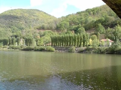 Avec une superbe vue sur la rivière et la nature