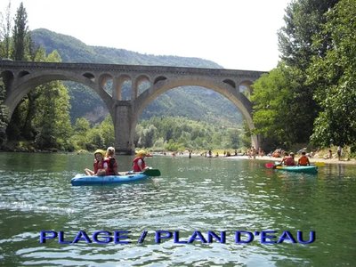 La plage sous le pont du Rozier