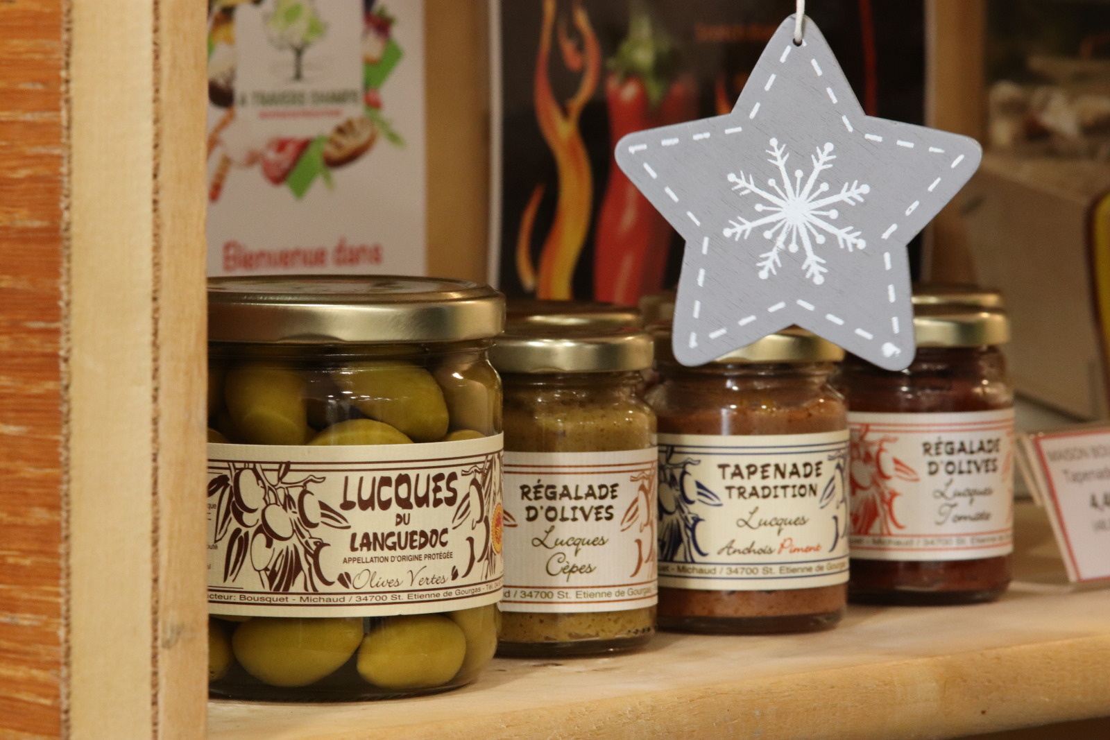 Olives et préparation en pot