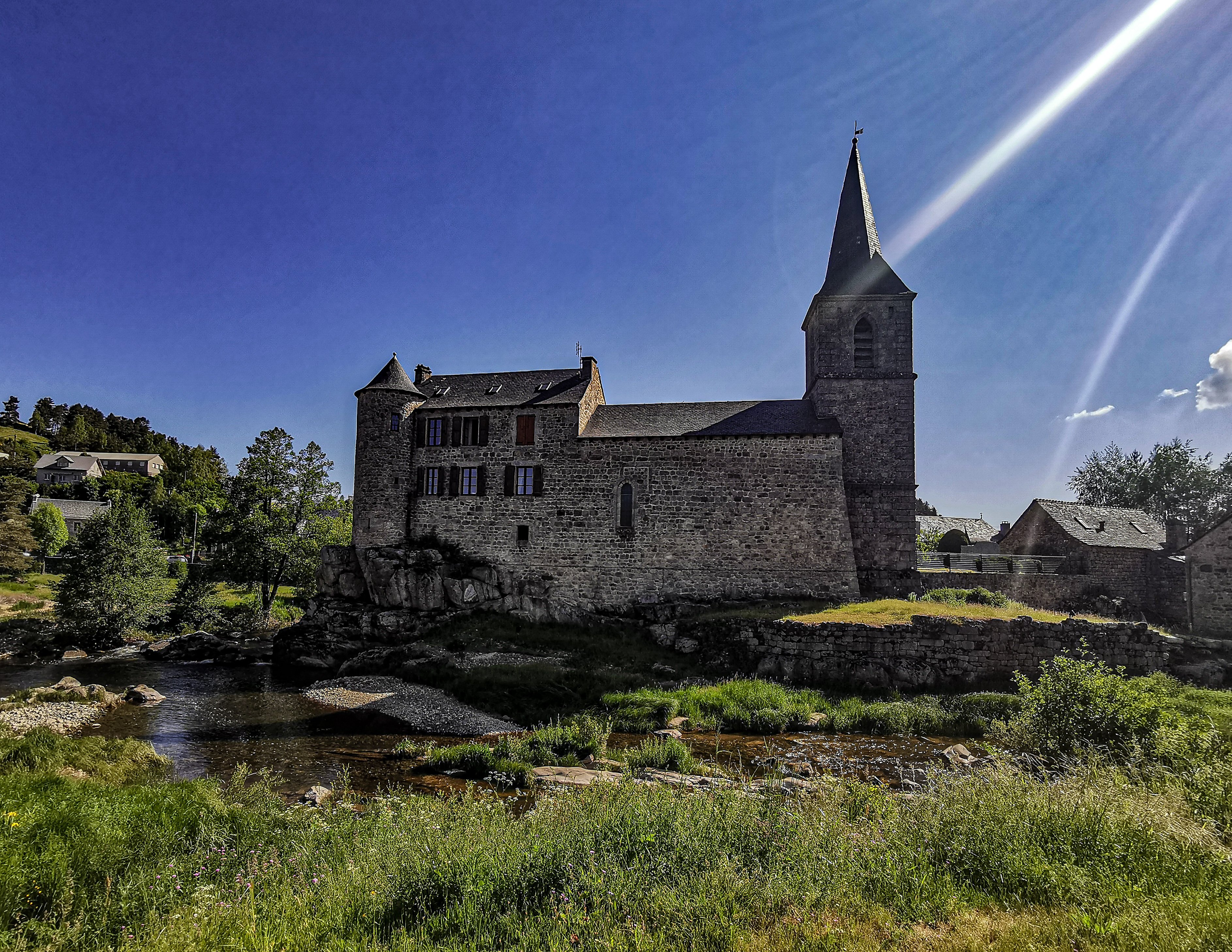Église Saint-Juéry - vue générale extérieure