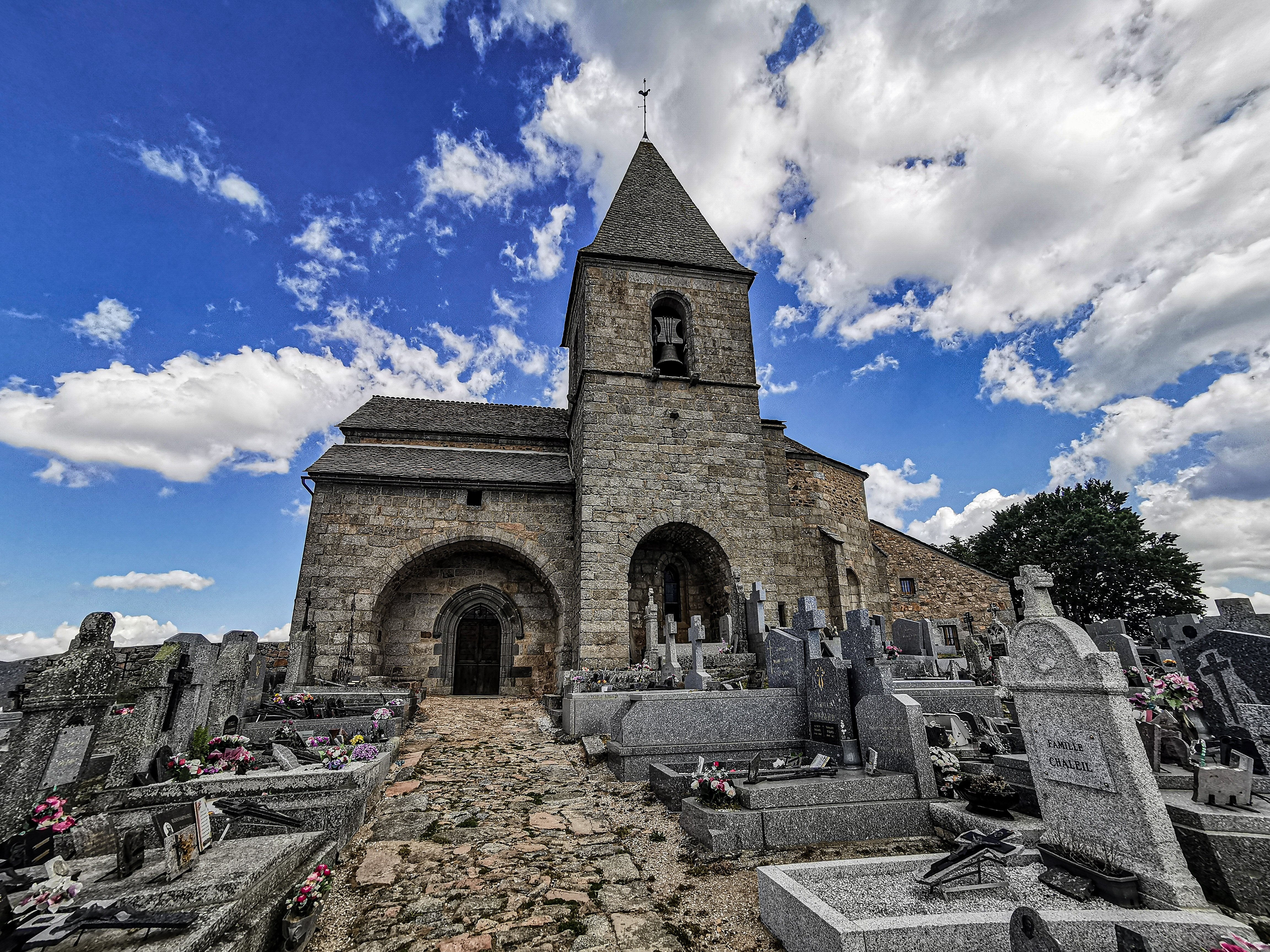 Église Termes - vue générale extérieure