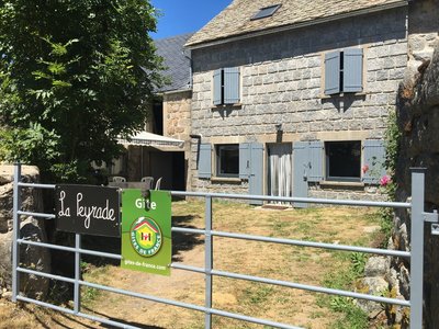 facade volets fermés