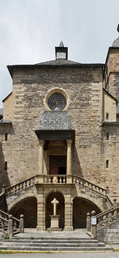 Escalier à double révolution église Paroissiale St Geniez d'Olt