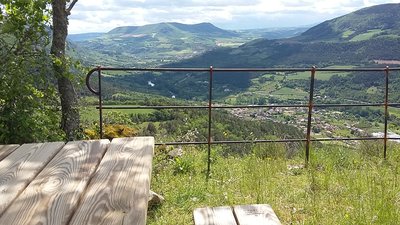 Caylus - Table de pique-nique