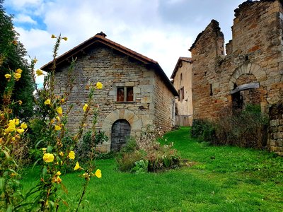 Hameau médiéval  de Saint-Caprazy