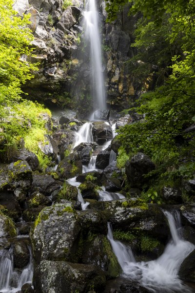 Les 30 mètres de chute de la cascade du Devez