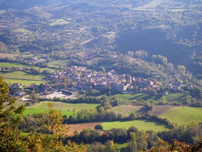 Ste-Eulalie de Cernon depuis le Puech du Mus