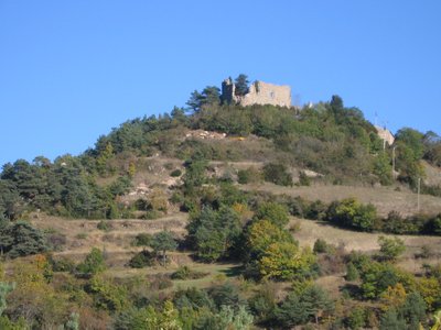 Le château d'Algues sur son éperon