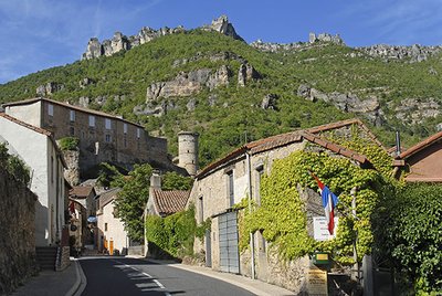 château et son donjon (XIIIè)