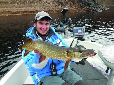 La pêche aux carnassiers sur le lac de la Selves