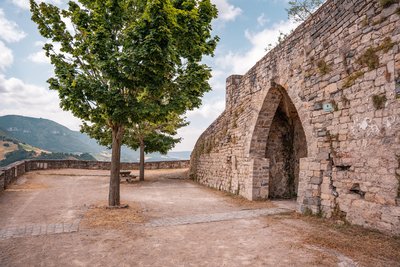Esplanade et ancienne église