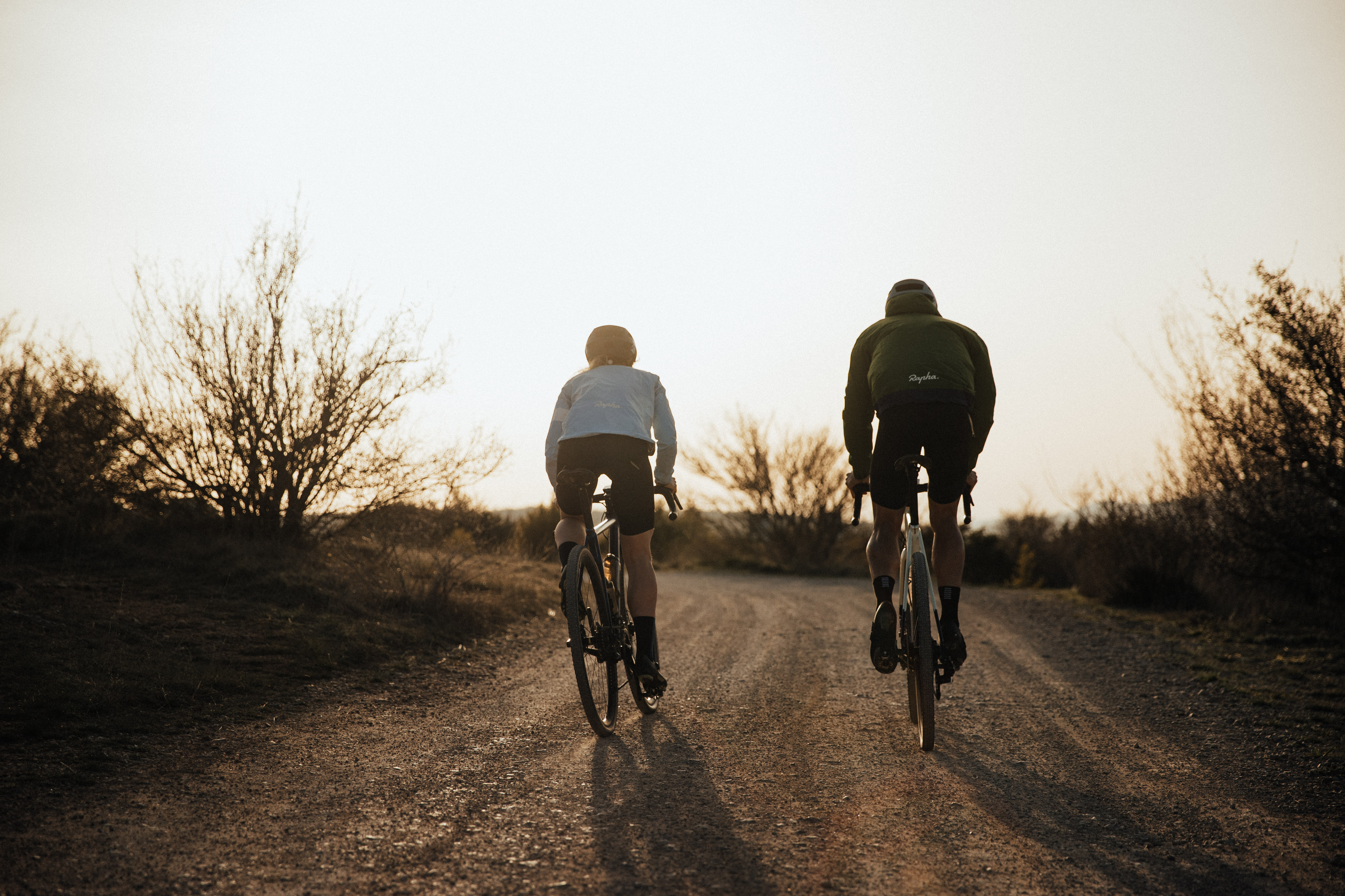 Gravel en direction du Larzac au soleil couchant