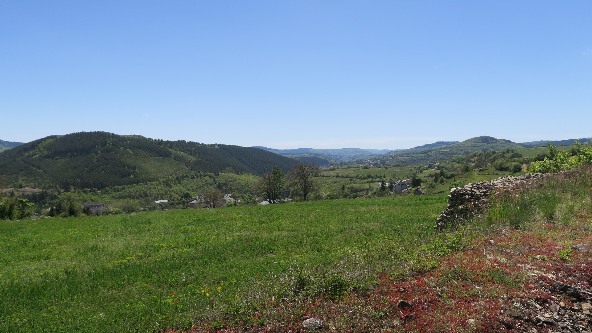 La vue sur les bourgs de Chirac et du Monastier