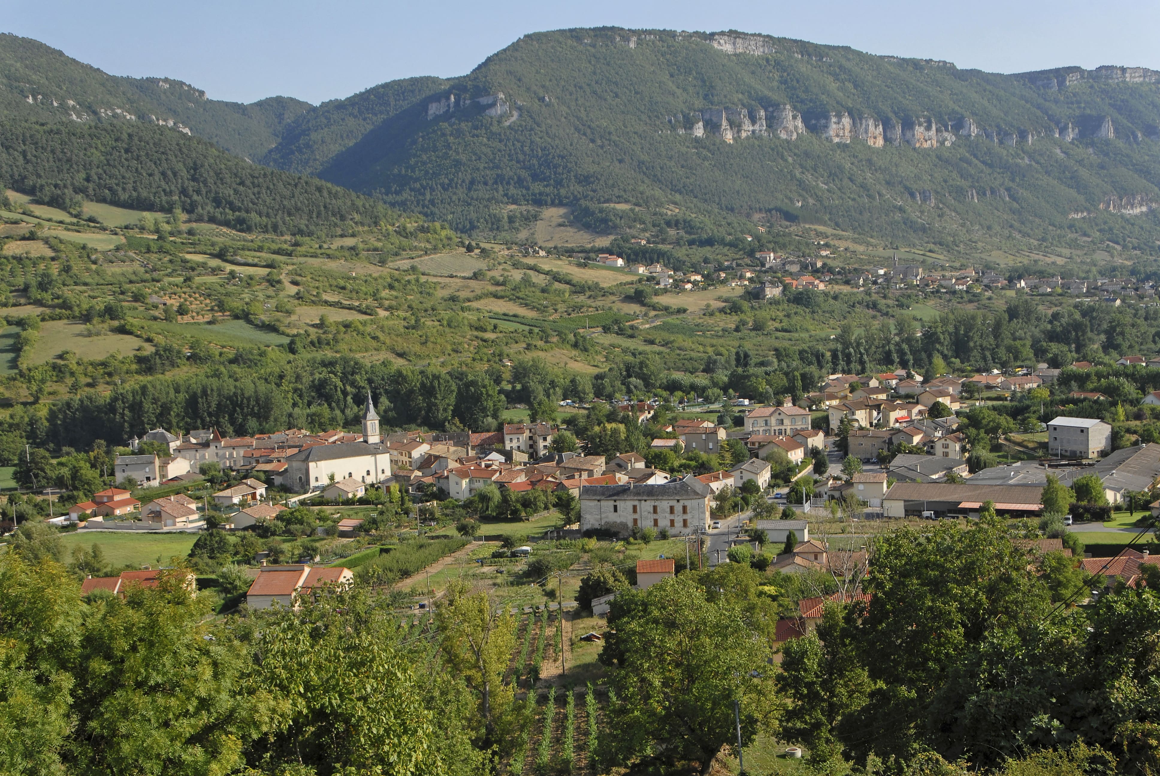 Village de Rivière, le Tarn et le Causse Noir