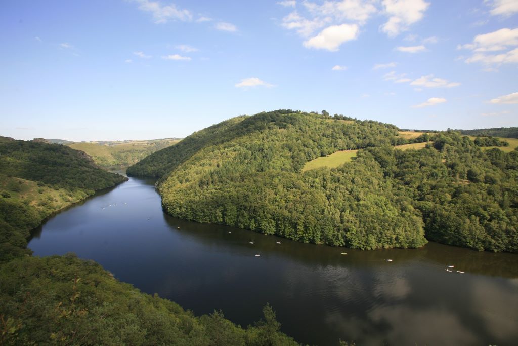 De nombreux canoës sur la Truyère