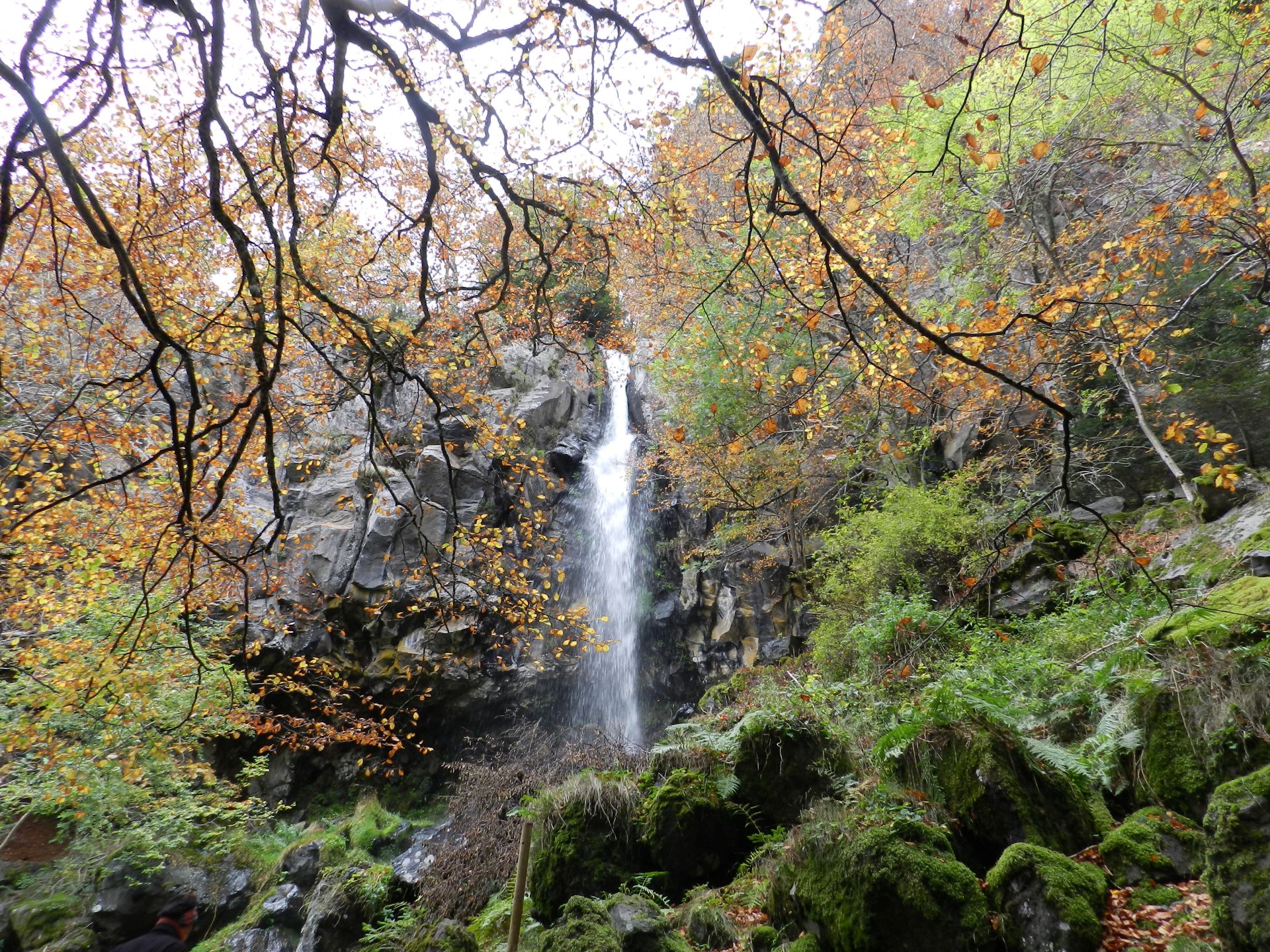 La cascade du Devez à l'automne