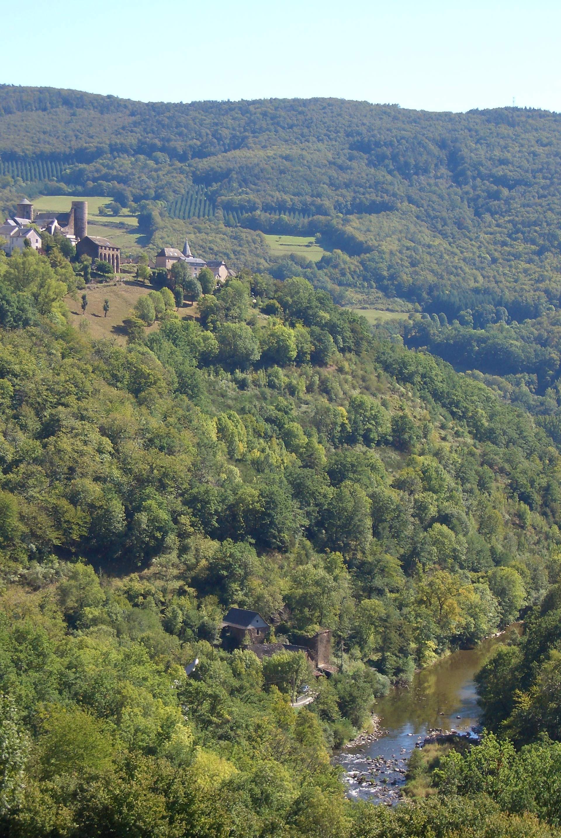 Vue sur le village de Pomayrols