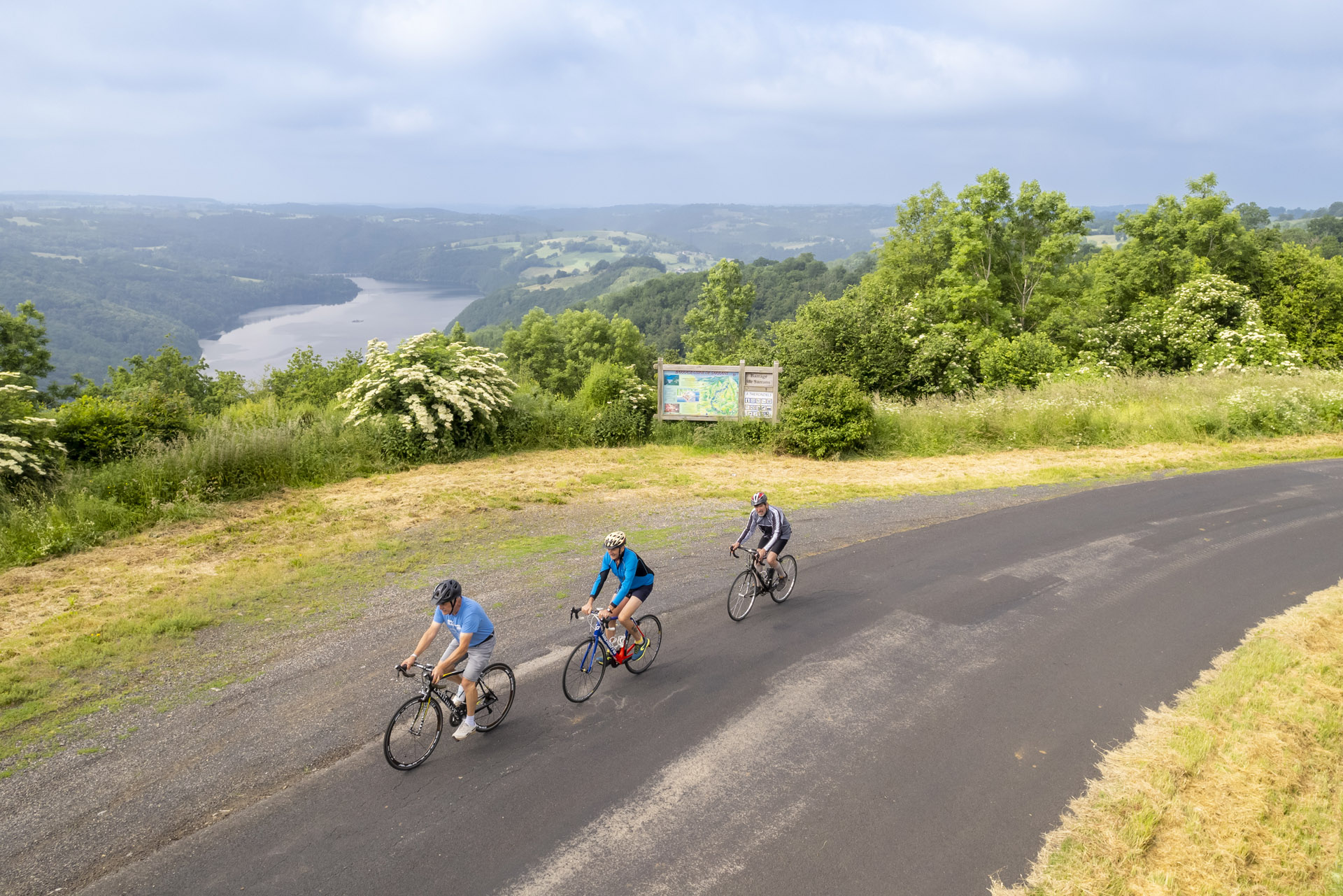 Remontée depuis le lac de Sarrans vers Thérondels