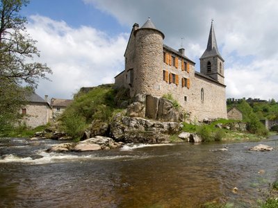 Le lit du Bès au coeur du village