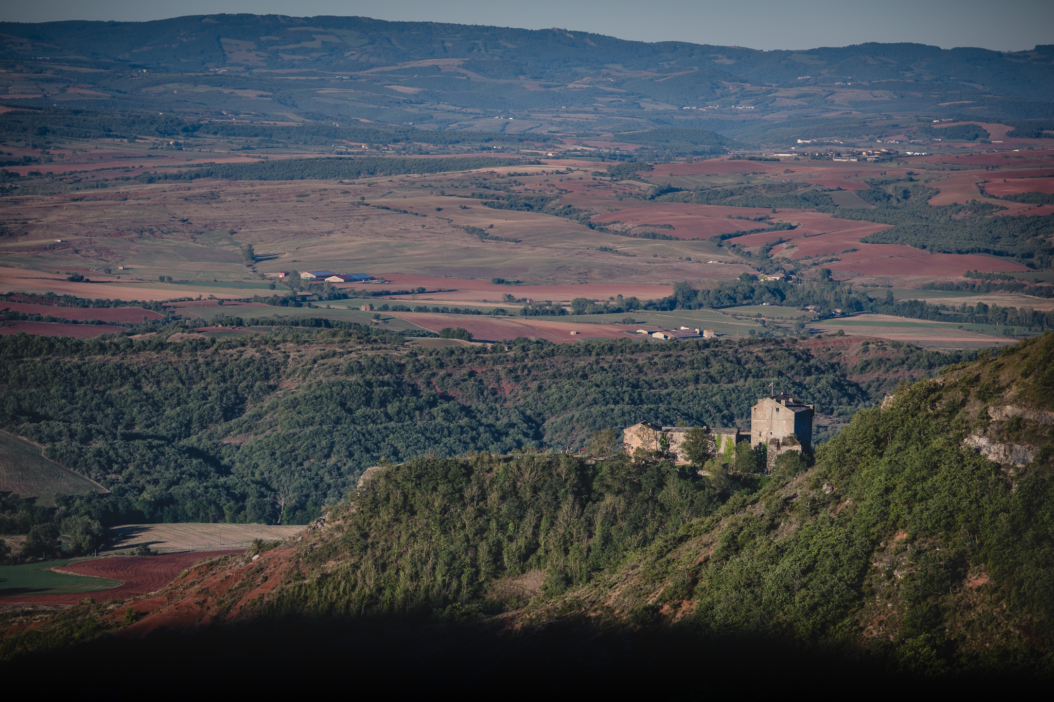 Château de Montaigut et plaines du Rougier
