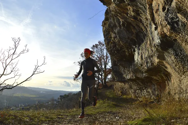 Anne-Lise Rousset dans les corniches de Salles-la-Source