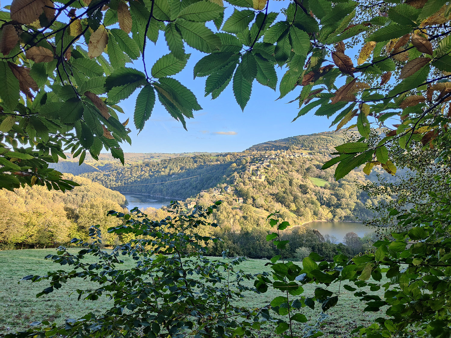 Vue confidentielle sur le village de Mandailles