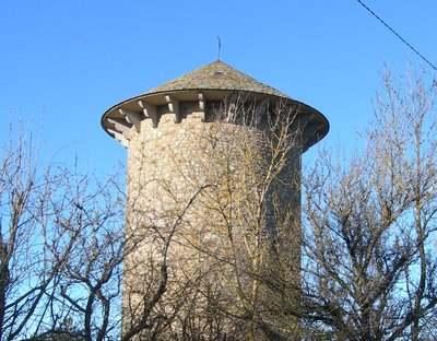Chateau d'eau de Curan en pierres de taille